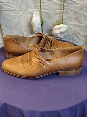 Garnet Hill Chestnut Brown Comfortable Slip-On Leather Loafers. ✨🌞✨